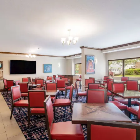 Econo Lodge Inn & Suites Foley-North Gulf Shores