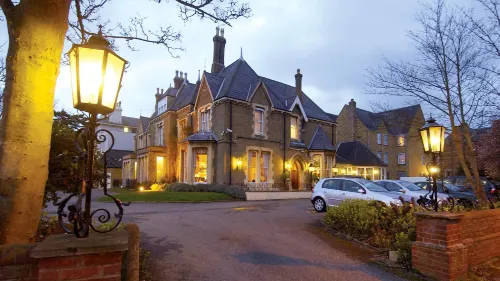 Cotswold Lodge Hotel - parking