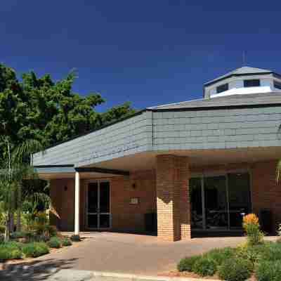 크레스타 로지 가보로네 Hotel Exterior