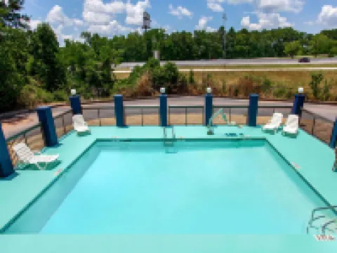 Baymont by Wyndham McDonough Hotels in McDonough