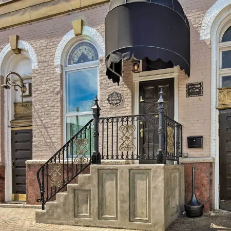 Vintage Apartment in Historic Downtown la Porte!