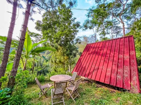 Kaliwatu Sentul Glamping & Campsite Отели рядом с достопримечательностью «Таман Будайя Сентул Сити»