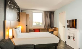 Ibis Saint-Genis-Pouilly Geneve