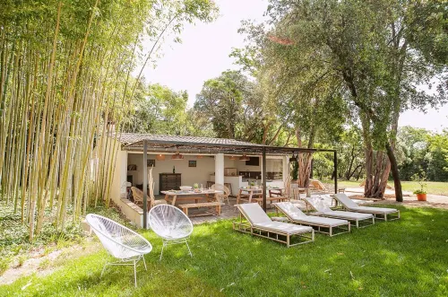 600 M² Family House with Swimming Pool & Park