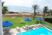 Sea Front Villa, Heated Private Pool, Amazing Location Paphos 323 -  Casas de vacaciones