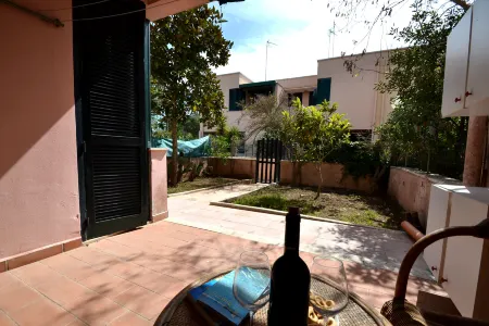 Comfortable Three-Room Villa Located in Torre Dell'Orso on the Ground Floor Отели в г. Torre dell'Orso