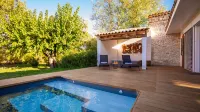Architect-Designed Villa with Heated Pool & Private Hot Tub - 빌라