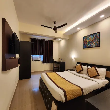 All Seasons Guest House I Rooms & Dorms