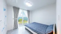 Daebudo Camellia Pool Villa - Bungalows
