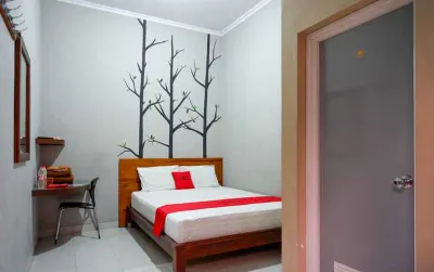 RedDoorz Near Jogja Expo Center 2 Hotels near Tugu Institut Teknologi Dirgantara Adisutjipto