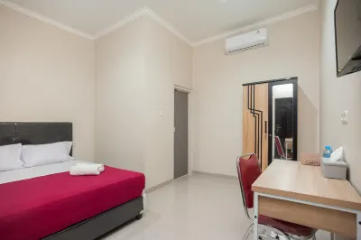 Hanna Residence Near Rspi Puri Indah Mitra RedDoorz Hotels near PIK Reclaimed Walkway
