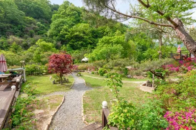 가평 아띠랑스펜션, 계곡 바로 앞 용소유원지 주변 호텔