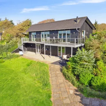 "Berta" - 70m to the Fjord