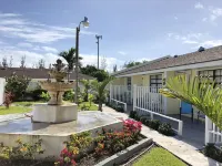 ذا كولوني كلوب إن آند سويتس Hotels near شاطئ ساندرز (Saunders Beach)
