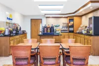 Days Inn & Suites by Wyndham Logan