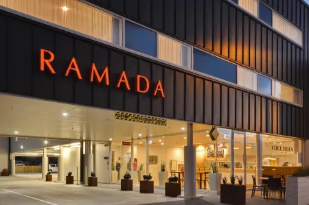 Ramada Suites by Wyndham Christchurch City Отели рядом с достопримечательностью «Кашмир Хилл Лукаут»