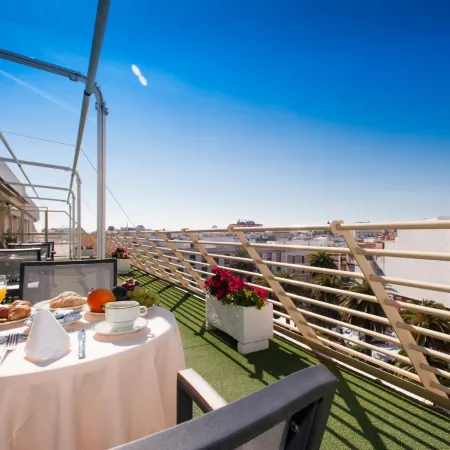 Hotel Derby Sevilla Отели рядом с достопримечательностью «Старый город»
