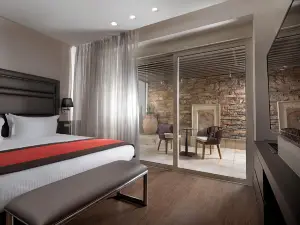 Holiday Suites