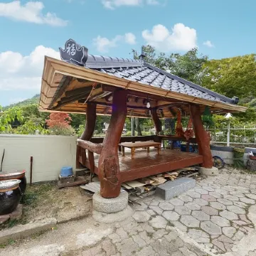 Boeun Songnisan Dongsan Pension Отели рядом с достопримечательностью «Храм Попчуса»