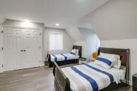 Silver Springs Home Walk to Downtown!