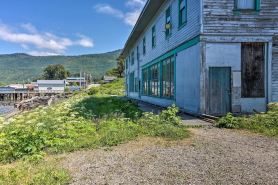 Waterfront Apt w/ Mtn View, Walk into Town!