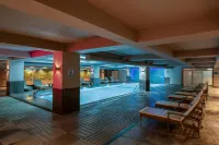 Windsor Hotel & Convention Center Istanbul - Pool