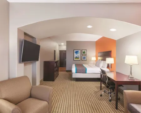 La Quinta Inn & Suites by Wyndham Houston Bush Intl Airpt E ヒューストンのホテル