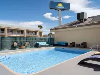 Days Inn by Wyndham Las Vegas Airport Near the Strip - Pools