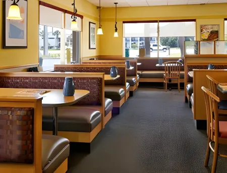 Days Inn by Wyndham St. Augustine I-95/Outlet Mall Отели рядом с достопримечательностью «St. Augustine Premium Outlets»