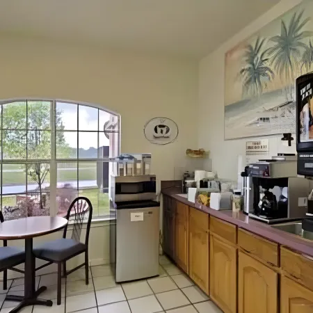 Super 8 by Wyndham Greenville