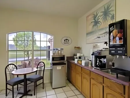 Super 8 by Wyndham Greenville Отели в г. Хант