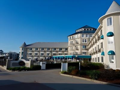 Hotel Exterior Cedar Point Hotel Breakers Photo