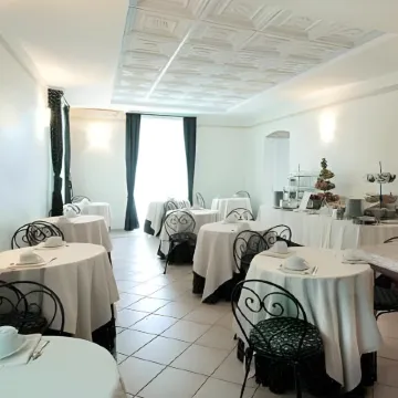 Villa Accini Отели рядом с достопримечательностью «Пляж Феджина»