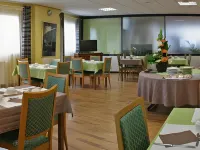 Brit Hotel Essentiel Pontivy Robic - parking