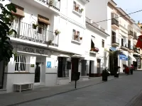 Hostal Paco Marbella - Pensions