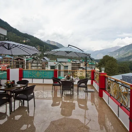 New Harmony Inn
