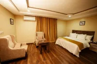 Edgewood Manor Hotels in 