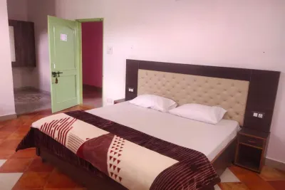 Goroomgo Hotel Dolphin Dalhousie Hotels near Leadh dhar tample.Badehr patti rajpura.