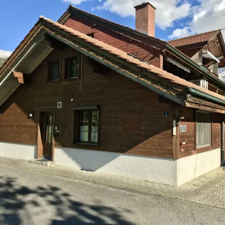 Lischenhaus 2 - Wohnung Flösch Отели в г. Ленк