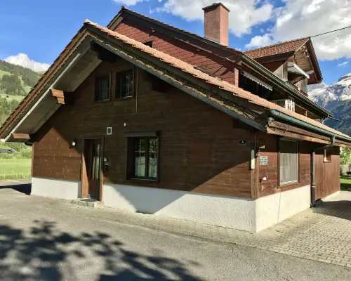 Lischenhaus 2 - Wohnung Flösch Hotels in Lenk