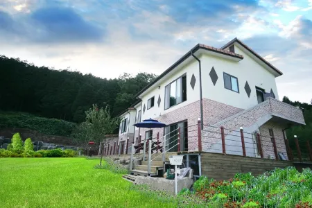 Jangseong Pyeonbaeknara Pension Отели в г. Чансон