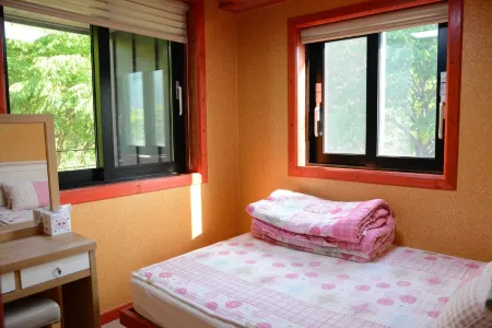 Miryang Raon Pension Отели рядом с достопримечательностью «Eol-Eumgol»