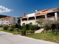 Hotel Zlatni Lav Hotels in Martinscica