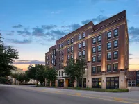 Fairfield Inn & Suites Savannah Downtown/Historic District Hotels near Baldwin Park