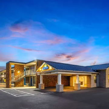 Days Inn by Wyndham Frederick