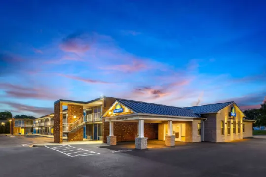 Days Inn by Wyndham Frederick