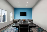 La Quinta Inn & Suites by Wyndham Gonzales La