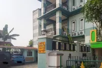 Acintyya Homestay Syariah RedPartner Hotel di West Karawang