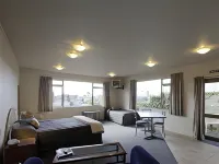 Lake Point Motel Hotels in Hamilton