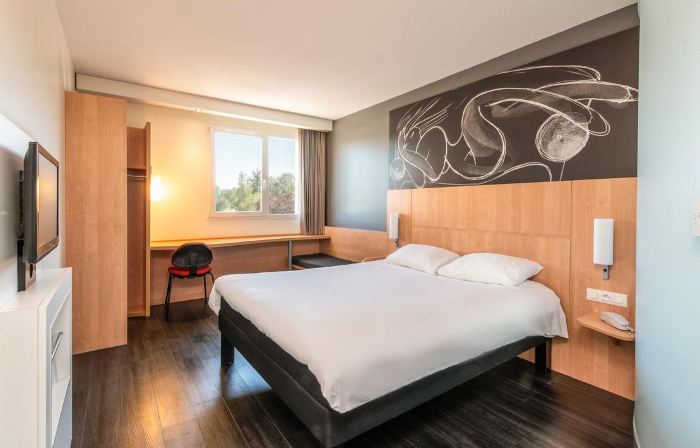 Ibis Issoire